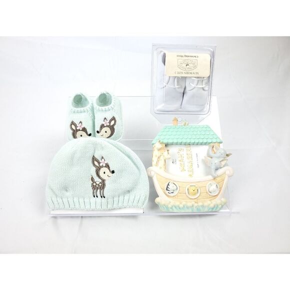 Newborn knit Beanie+Slippers w/ Noah's Arc Photo Frame 3" x 3½" & NB Shoes Sz 3 - Picture 1 of 4